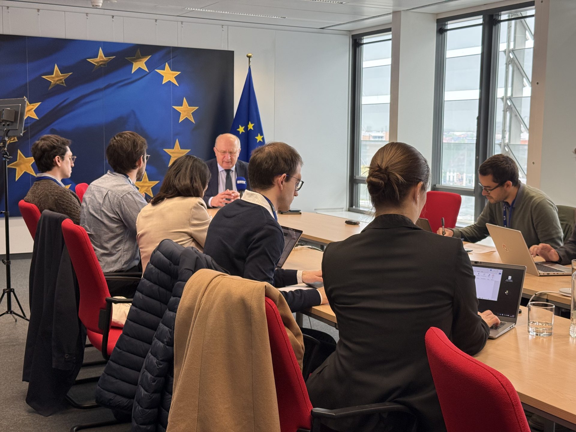 Nuo priklausomybės gynybai iki atsparumo: pokalbis su eurokomisaru Andriumi Kubiliumi
